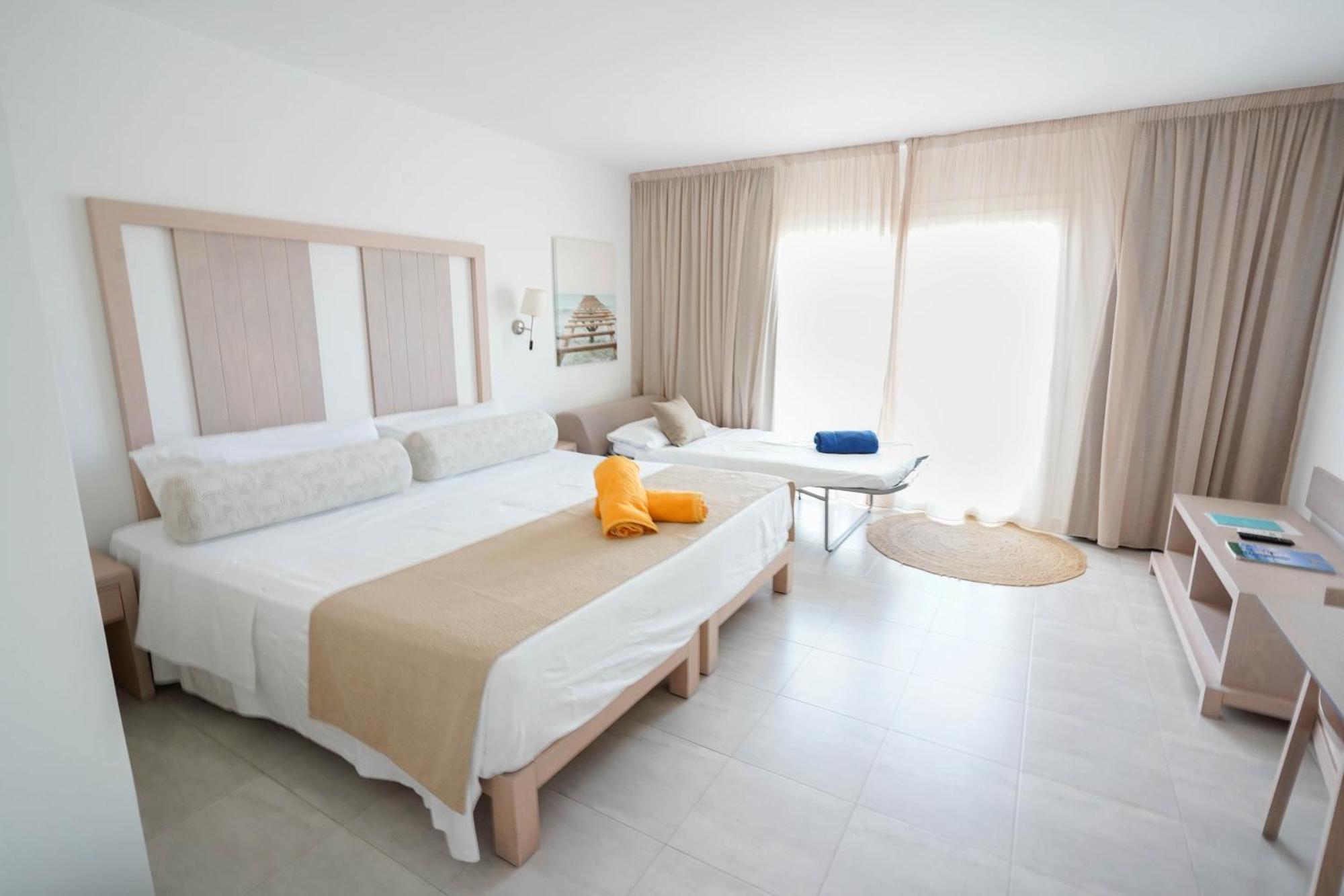 Apartamentos Es Calo Екстер'єр фото